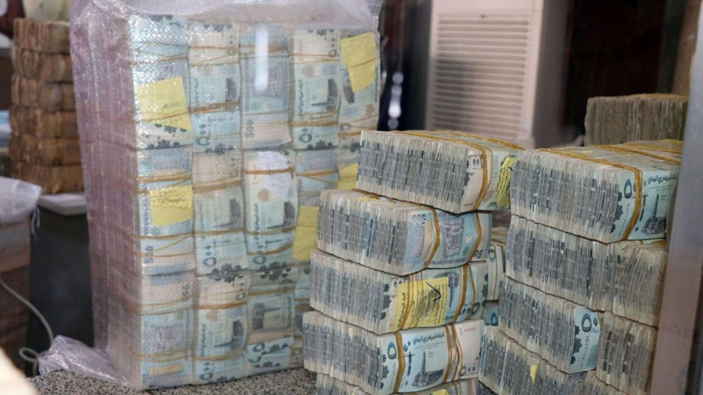 “الانتقالي” يعيد مرتبات اللواء 115 مشاه إلى مركزي عدن