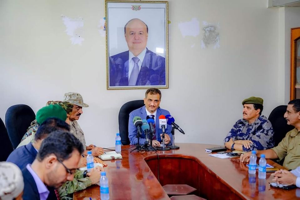 محافظ عدن يدشن مهامه بأول اجتماع