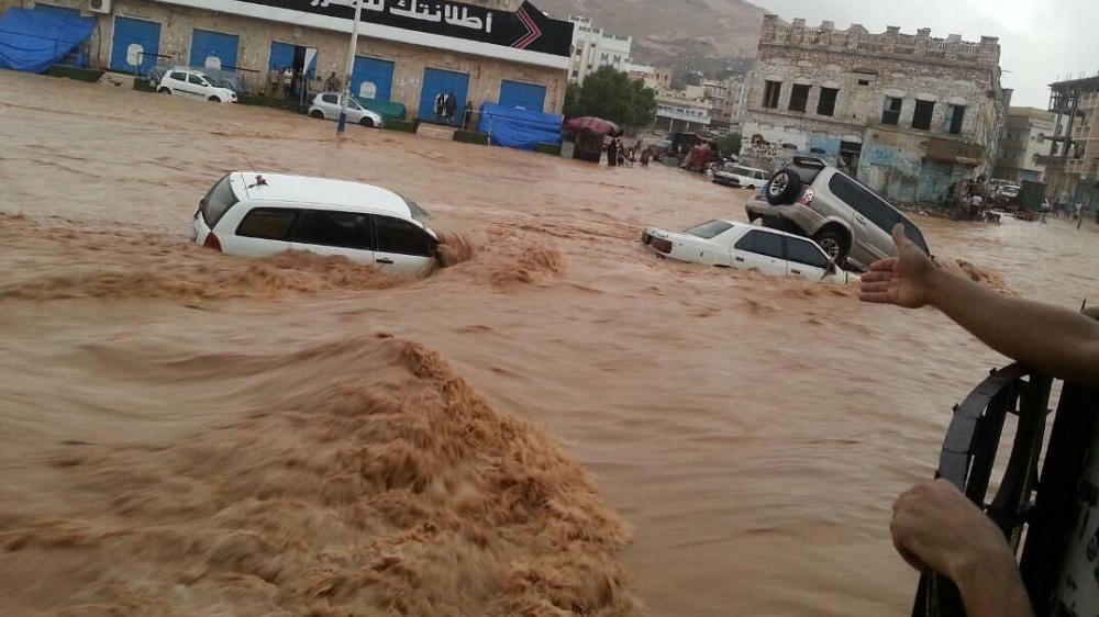 السيول تتسبب بغرق ثلاثة مواطنين وتضرر المنازل والشوارع في صنعاء