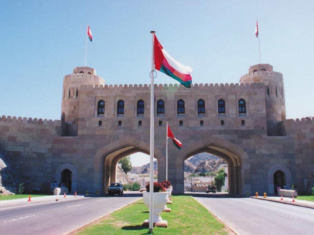 هكذا تحرج مواقف عمان من الشعب اليمني السعودية والإمارات