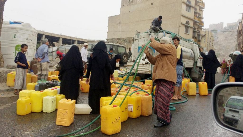 الوالي: تدمير عدن ممنهج وبوحشية وحقد