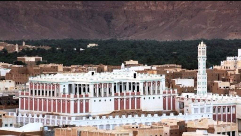 محاكمة مرتقبة لمسؤولين حكوميين بحضرموت