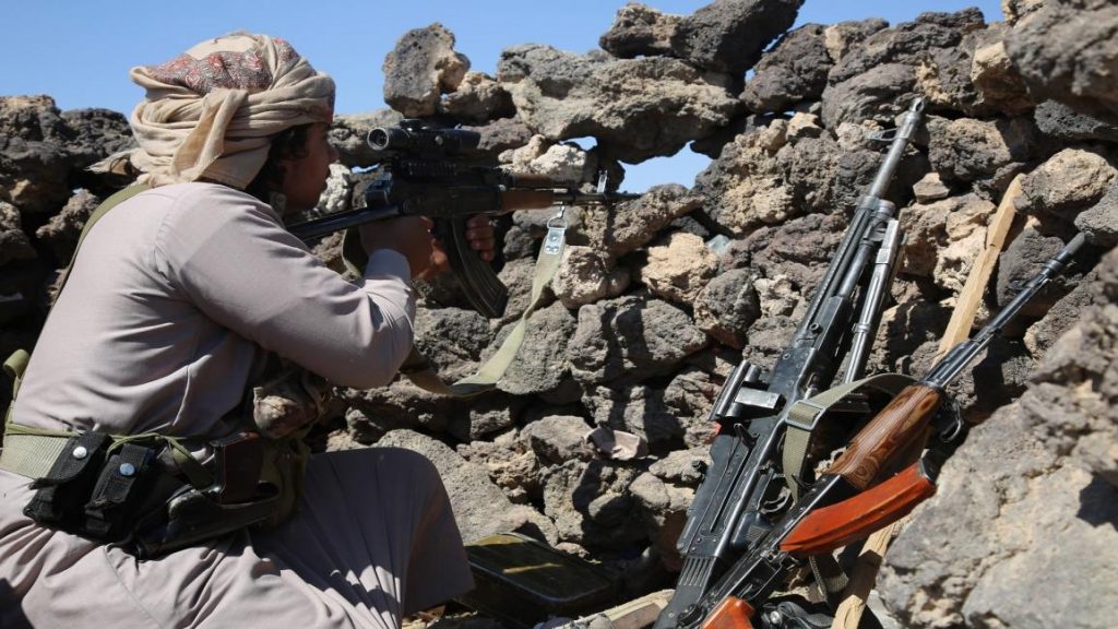 سقوط مناطق في حريب ومدغل بيد الحوثيين .. والعرادة ينقلب على “مراد “