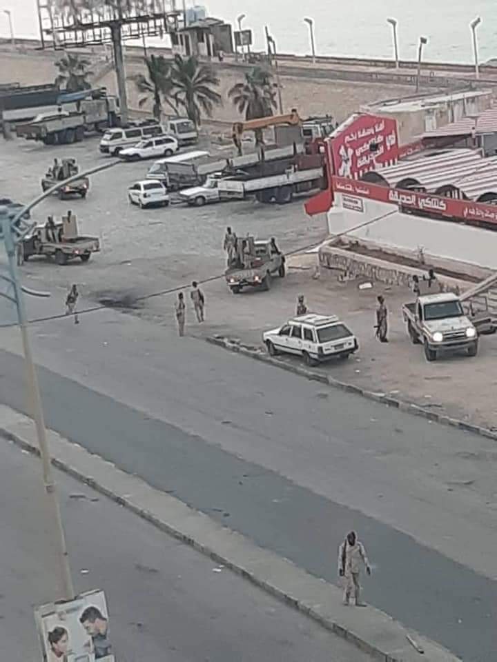 قوات البحسني تطلق الرصاص الحي على المتظاهرين في المكلا “فيديو “
