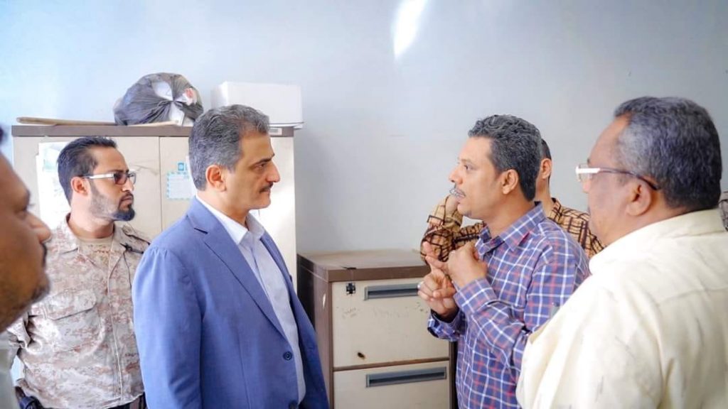 تعليق باحث عدني على قرار لملس بإيقاف مدير البريد في كريتر