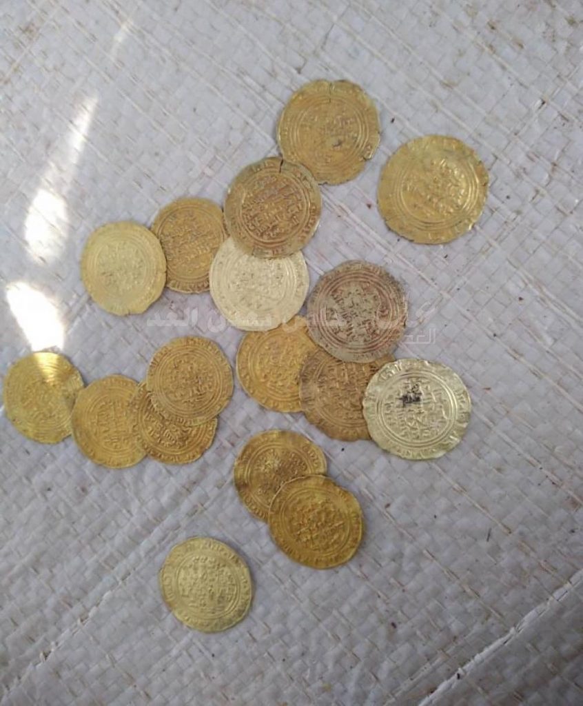 في مسقط رأس الرئيس اليمني .. مواطنون يعثرون على كنز من الذهب الخالص