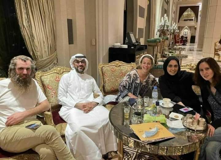 شاهد صورة الفرق بين الحضارة الأصيلة والانحدار الأخلاقي