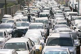بعد أزمة الوقود .. هذا مايحدث للمواطنين  في طابور السيارات أمام محطات شركة النفط بصنعاء