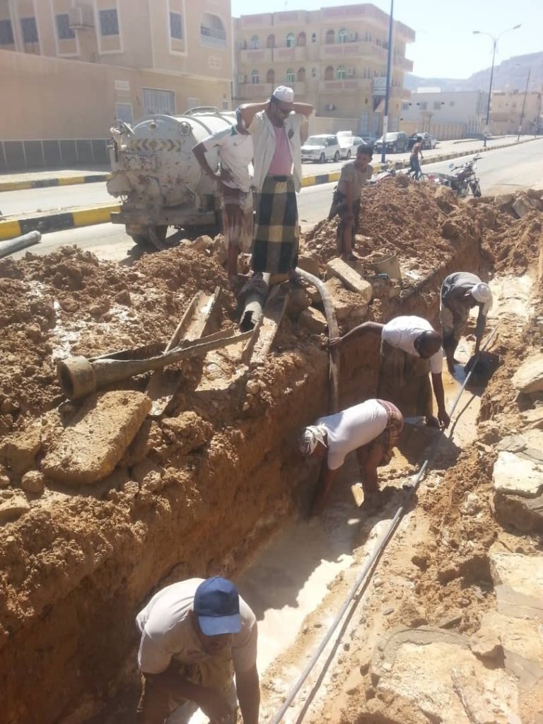 حضرموت: تصفية الخرانات الرئيسية والفرعية وخطوط المياه بمدينة سيئون