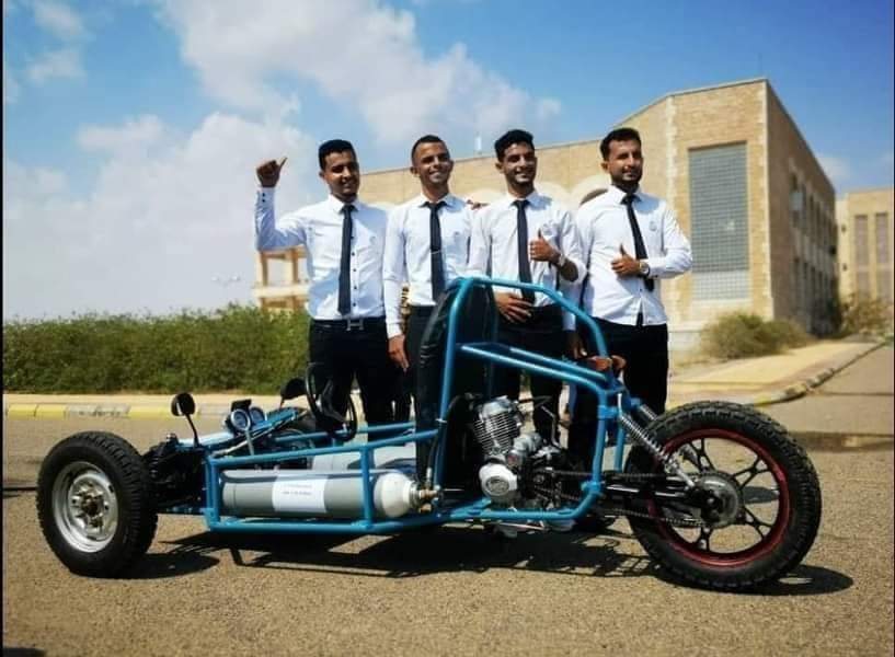 انجاز علمي لطلاب جامعة عدن بتشغيل محرك دراجة بالهواء المضغوط بدل الوقود