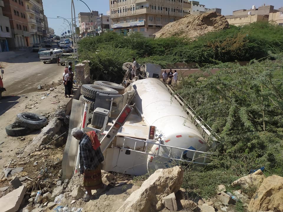حادث مروري خطير في موقع تاريخي بمدينة المكلا (صور)
