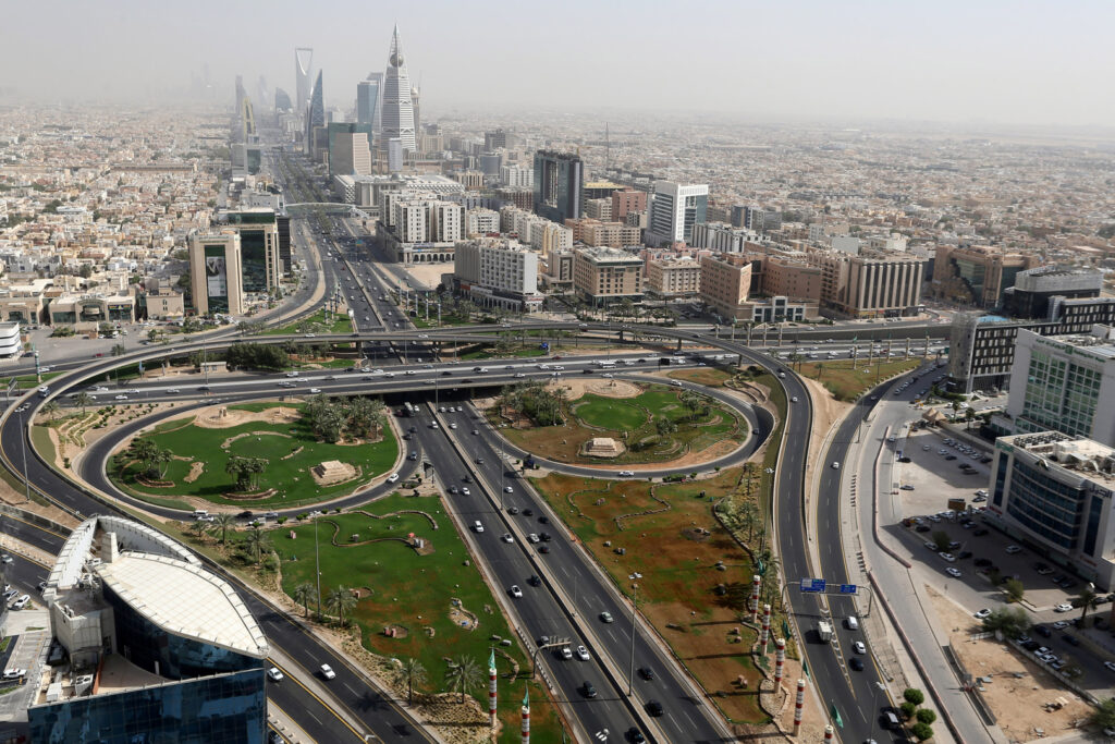 الكشف عن حقيقة استهداف الحوثيين لقصر اليمامة وأين كان سلمان وابنه وقت الهجوم