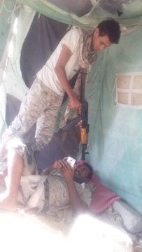 مجند في الشرطة العسكرية يقتل زميله في المهرة ” صورة “