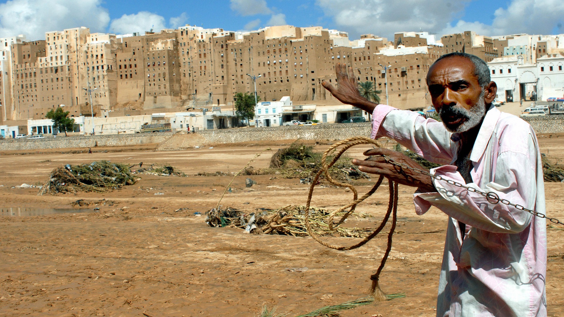 السلطة المحلية تتجاهل مطالب “الحكماء”.. والجائحة تتمدد في حضرموت