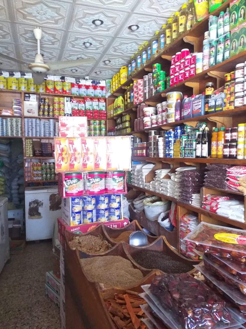 مع انهيار الريال وانقطاع الرواتب وقرب شهر رمضان .. لن تصدق الإرتفاع المخيف في أسعار المواد الغذائية في عدن والذي ستراه أمامك بالتفصيل