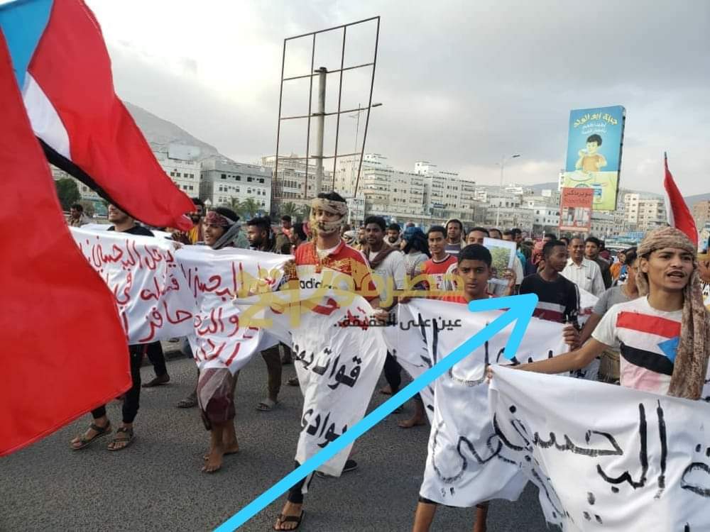 حضرموت : المحافظ البحسني يأمر باعتقال “طفل” على خلفية قيامه بإحراق صورة شخصية خاصة