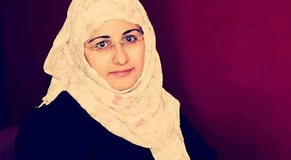 شاعرة يمنية تفوز بجائزة دولية وتظلم إعلاميا