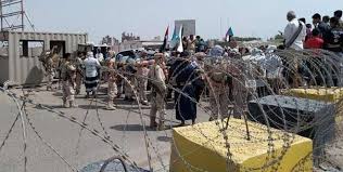 العسكريون يدعون للتظاهر في عدن بسبب قرار حكومي هذا مفاده