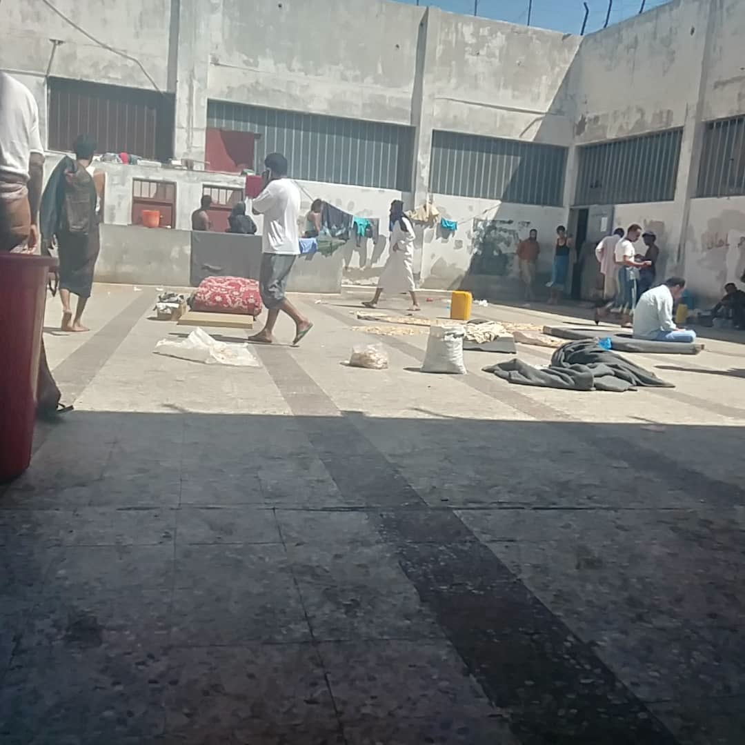 من خلف الجدران: كورونا وأوبئة أخرى تفتك بحياة نزلاء السجن المركزي في تعز.. والعشرات تحولوا إلى مرضى نفسانيين “تحقيق”
