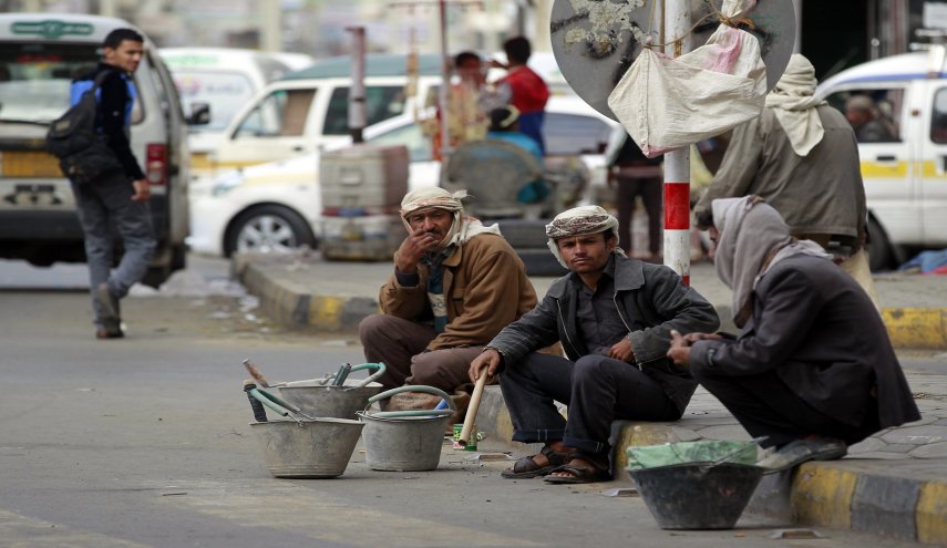 في عيد العمال.. أكثر من خمسة ملايين عامل يمني يفقدون مصادر دخلهم بسبب “التحالف”