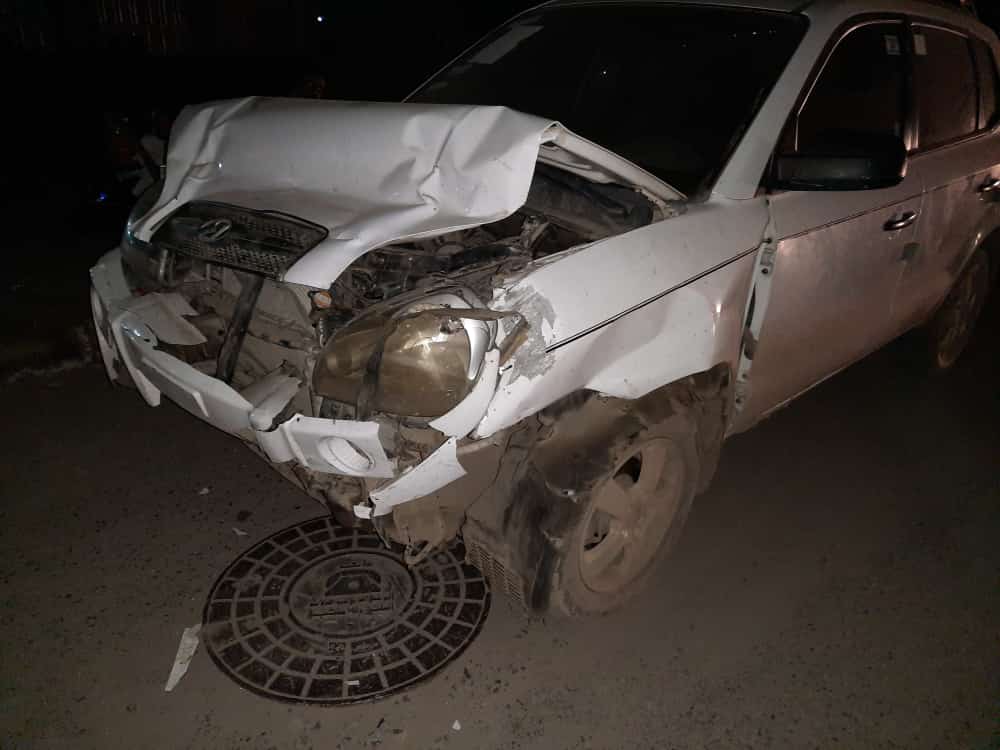 مسؤول في مصلحة السجون ينجو من حادث مروري باعجوبة في عدن ” صورة “