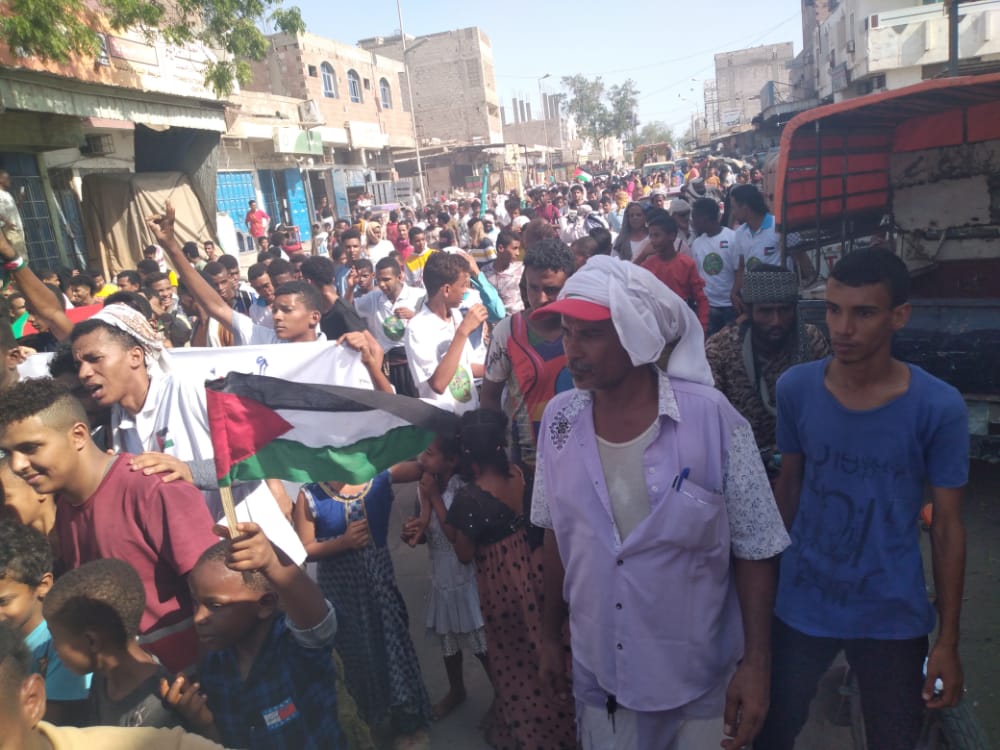 عاجل : بدء توافد المواطنين في الحوطة بمحافظة لحج احتفالا بانتصار المقاومة الفلسطينية على الكيان الصهيوني ” صور أولية “
