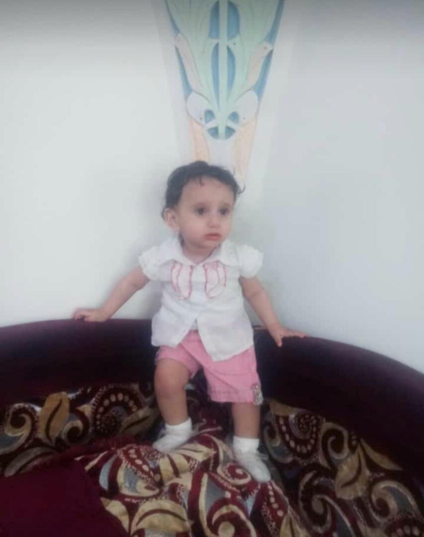 سقوط طفلة تحت إطارات سيارة في العاصمة صنعاء .. والنهاية مؤلمة