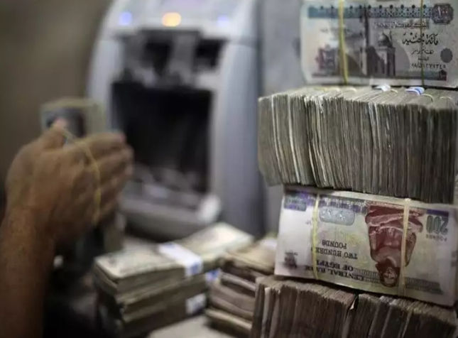 الإعلان عن بدء صرف مرتب شهر يونيو لهذه الفئة من الموضفين وهذا هو موعد وأماكن صرفها