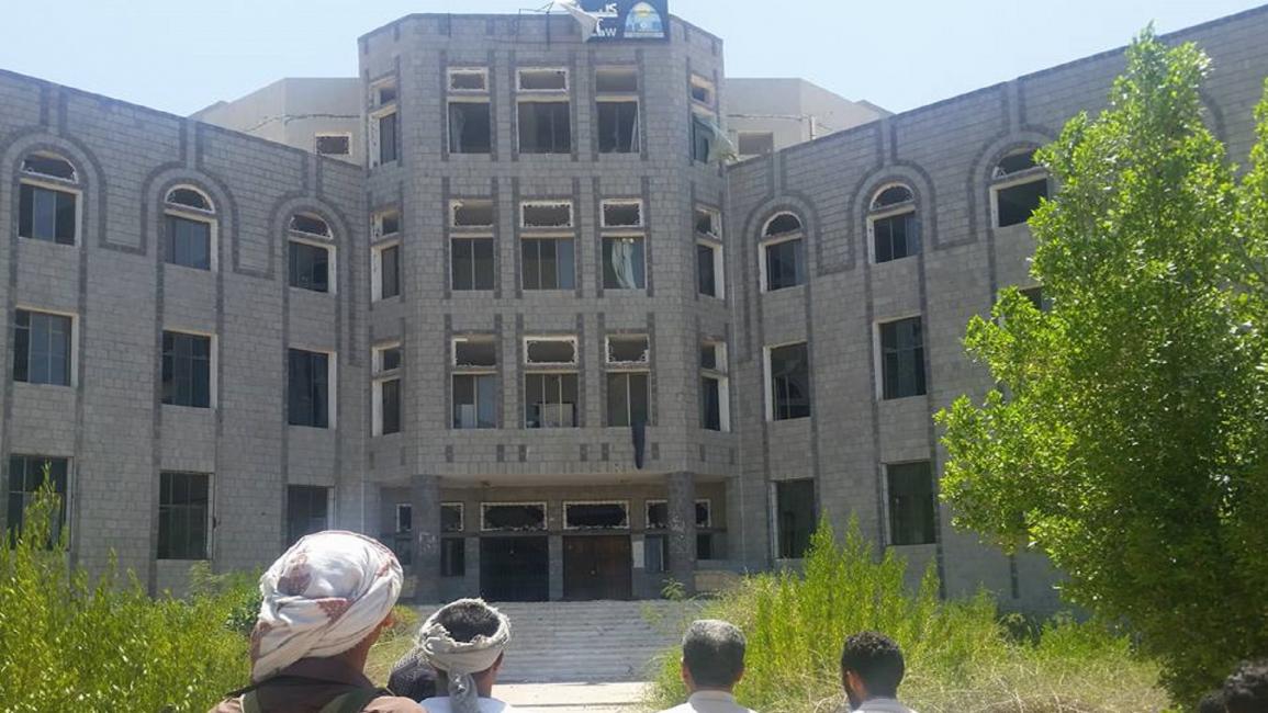 عسكرة جامعة تعز.. استباحة الحرم الجامعي واعتداءات متواصلة على الأكاديميين