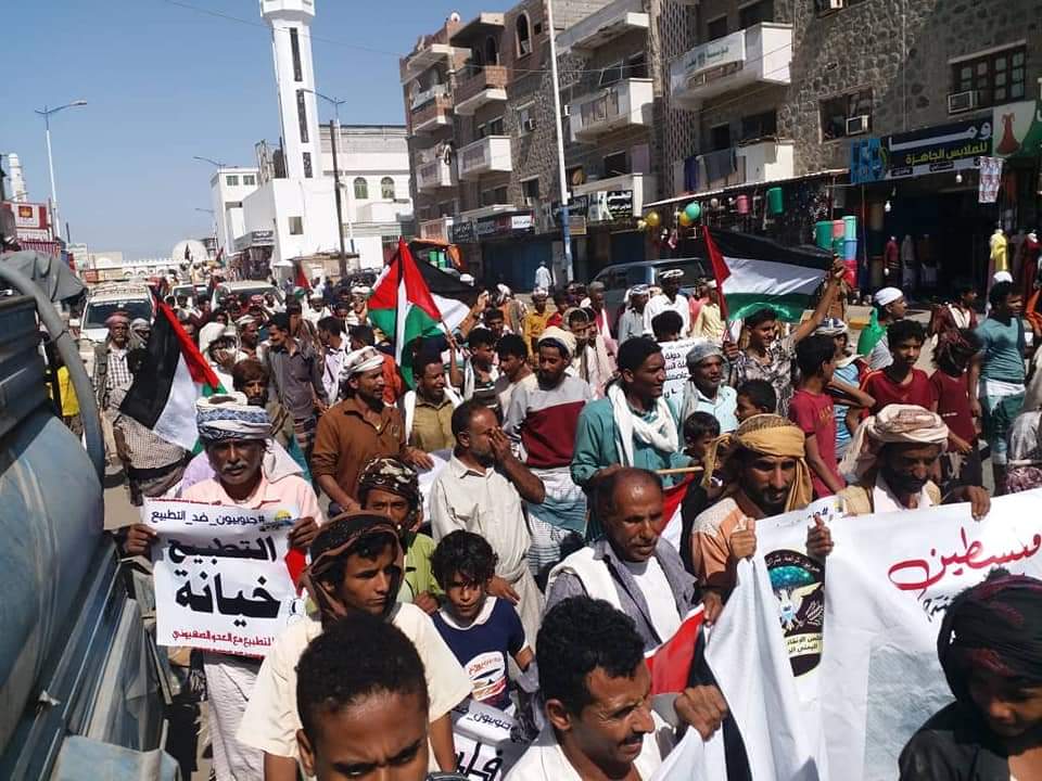 قوات أمنية تداهم أحياء عدن ولحج وتعتقل عددا من الناشطين ومصادر تكشف عن الأسباب