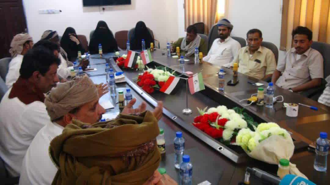 الامانة العامة لمجلس أبناء المهرة وسقطرى العام تعقد إجتماعاً برئاسة السلطان محمد عبدالله آل عفرار