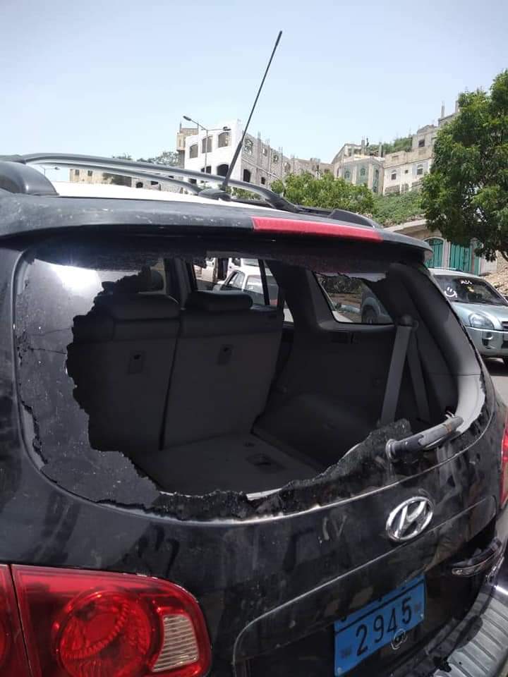 نجاة كاتب من محاولة اغتيال في تعز ” صور “
