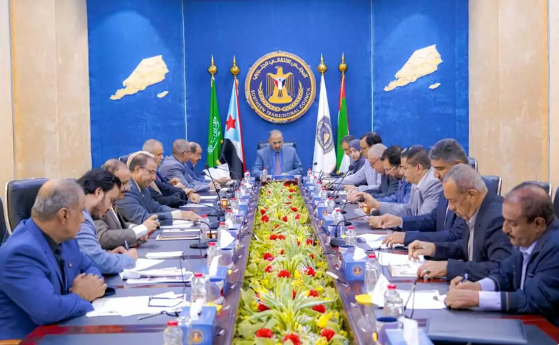 هذا مادار في اجتماع “الانتقالي” بحضور وزرائه في الشرعية