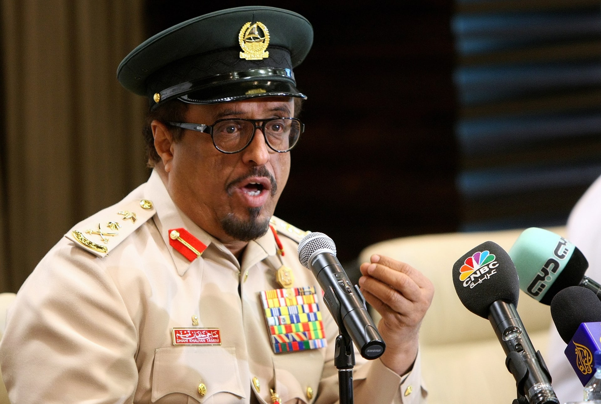 ضاحي خلفان : هذا هو سبب استعانة السعودية بسلطنة عمان