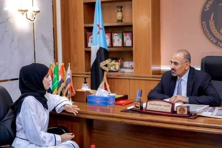 الزبيدي على نهج عفاش و”الانتقالي” امتداد للمؤتمر: حملة لشيطنة صحيفة الأيام وتوقعات باقتحامها بالقوة