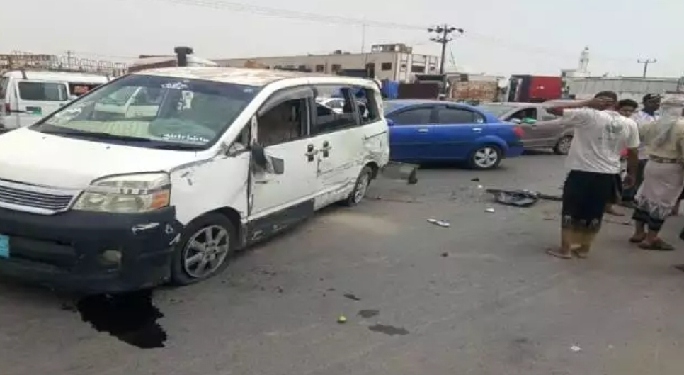 فتاة معاكسة تتسبب في حادث مروري مروع بعدن