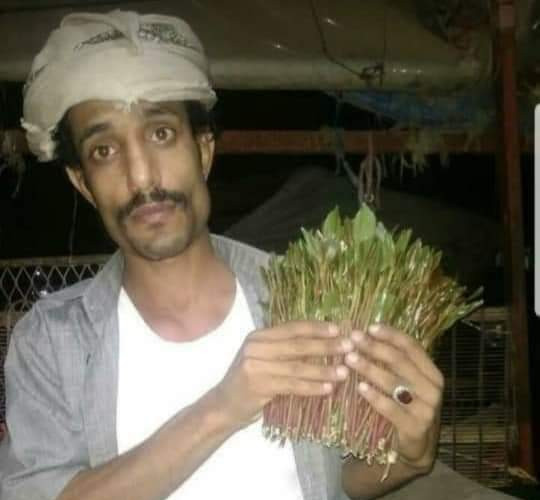 شاهد : صورة مؤلمة لبائع قات في ذمار عقب انتحاره