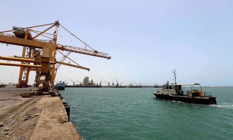 الحوثيون يعلنون عن اجراء جديد يستهدف التجار والمستوردين والتاجر الكبوس يعلق : “سيسهم في خفض الأسعار”