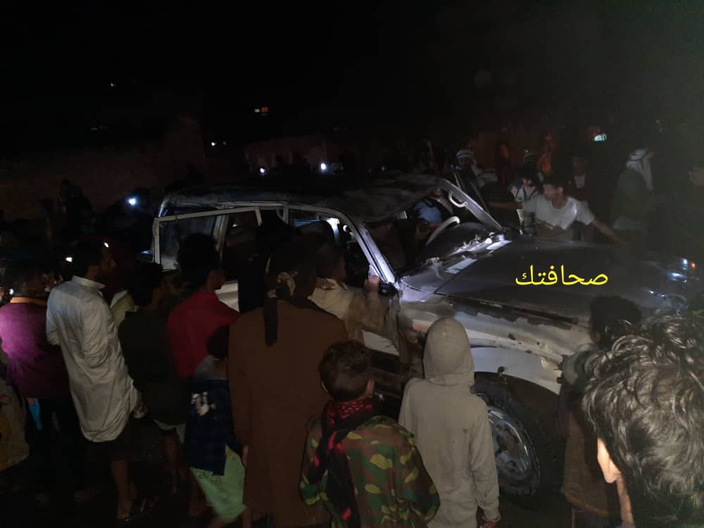 عاجل : سيول جرارة تجرف سيارة بداخلها مواطنون بينهم أطفال أمام مطار صنعاء الدولي “صورة “