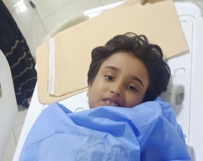 محافظ عدن يعزي بوفاة طفل بسبب ملابسات غامضة