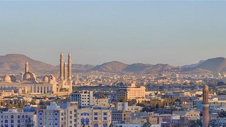 رفعوا بشكوى إلى الحوثي والدرة .. تفاصيل قرارات ” مزاجية ” تقطع ارزاق المواطنين في العاصمة صنعاء