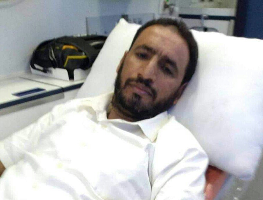 عاجل : قيادي بارز في الإصلاح يغادر إلى القاهرة مع عائلته بعد اصابته في معارك مأرب ” صورة “