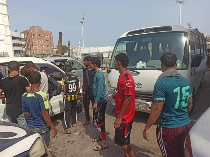 مسلحون يمنعون حافلة نادي التلال من الذهاب إلى مدينة سيئون للمشاركة في الدوري العام