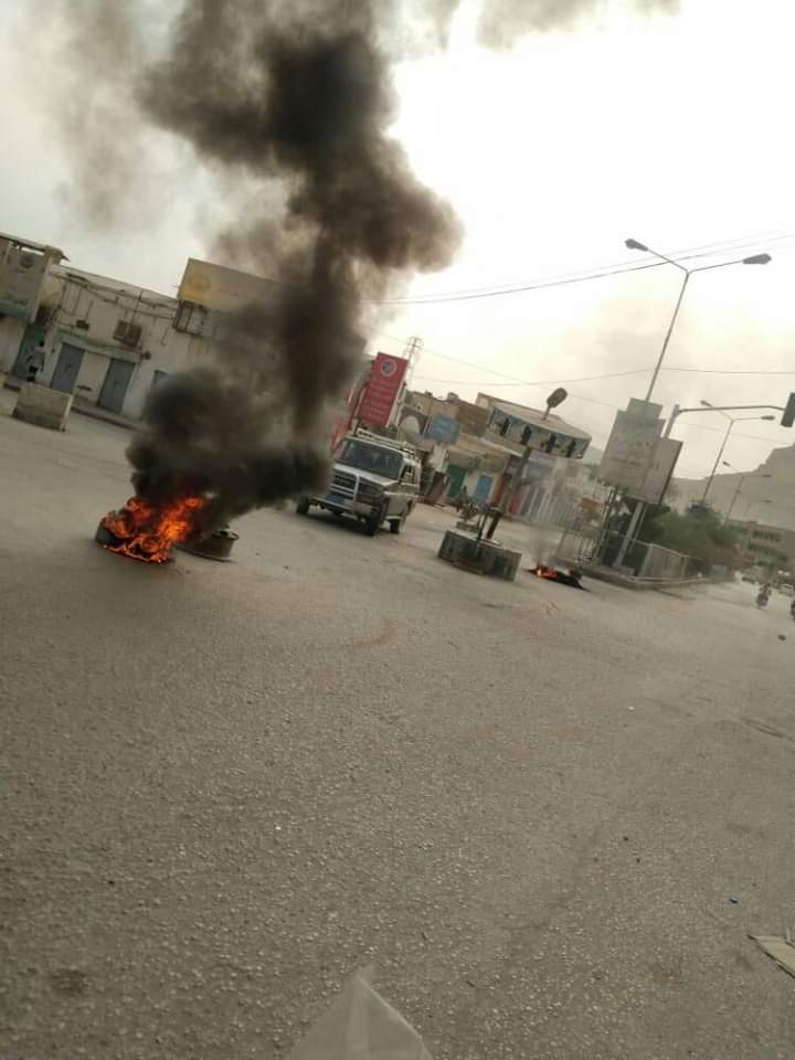 عاجل: النيران تشتعل في شوارع سيئون