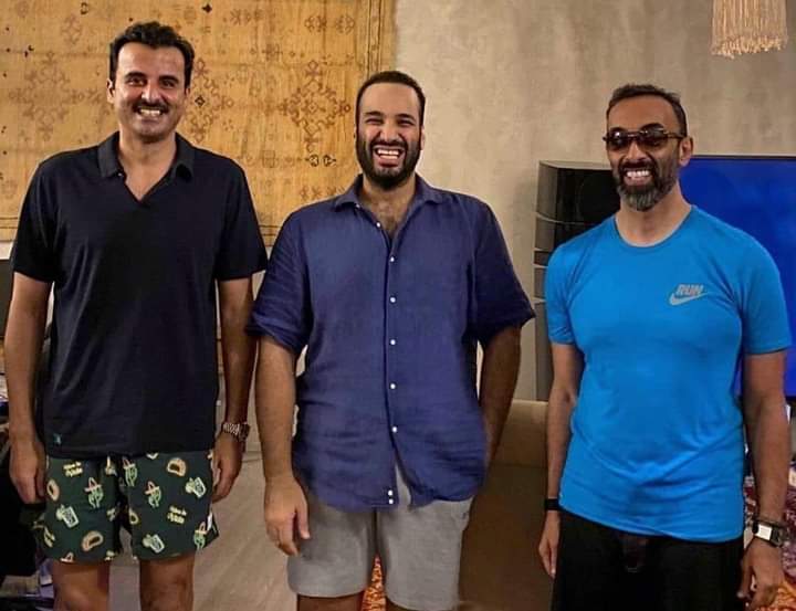 ما هي علاقة صورة بن سلمان وتميم وبن زايد بحرب اليمن