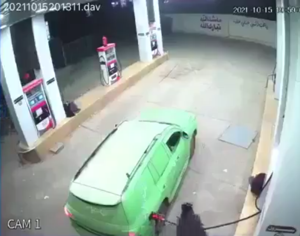 القبض على صاحب سيارة ” خضراء ” ضمن طقوس المولد في شارع حدة بالعاصمة صنعاء ” تفاصيل “