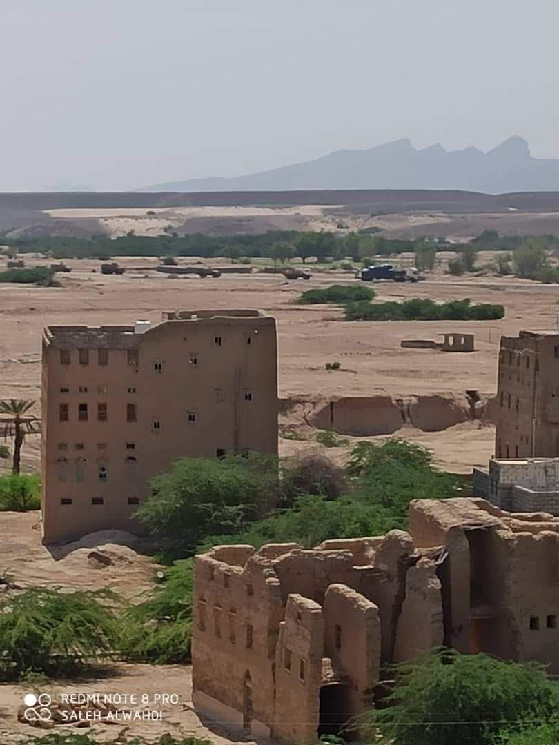 عبور معدات القوات الإماراتية في شبوة عقب سيطرة الحوثيين اليوم على منطقة جديدة دون قتال .. ماهي القصة ؟!