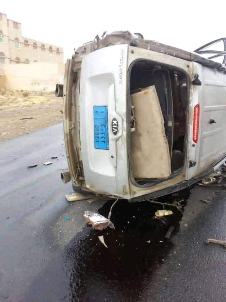 شاهد : حادث مروري مروع يودي بحياة أسرة في عمران