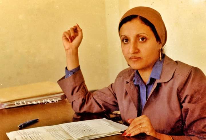 شاهد صور أبرز سياسيات يمنيات من أسرة واحدة  في شبابهن