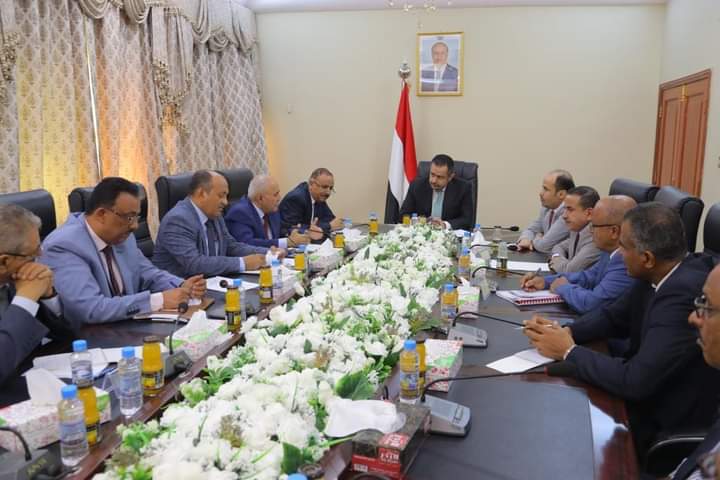 هذه هي المعالجات التي تعمدت الشرعية تجاهلها لتسريع انهيار الاقتصاد